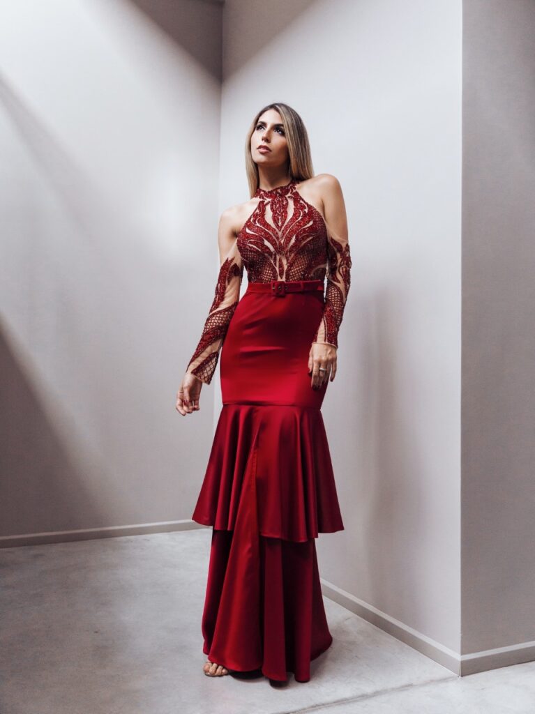 VESTIDO LONGO MARSALA SAIA BABADOS FORMANDA