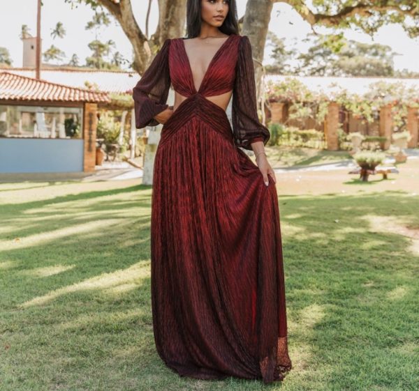 VESTIDO LONGO MARSALA LUREX MANGAS BUFANTES E RECORTE NA BARRIGA BUSTO DRAPEADO