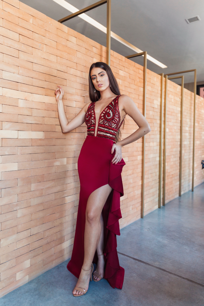 VESTIDO MARSALA BABADOS