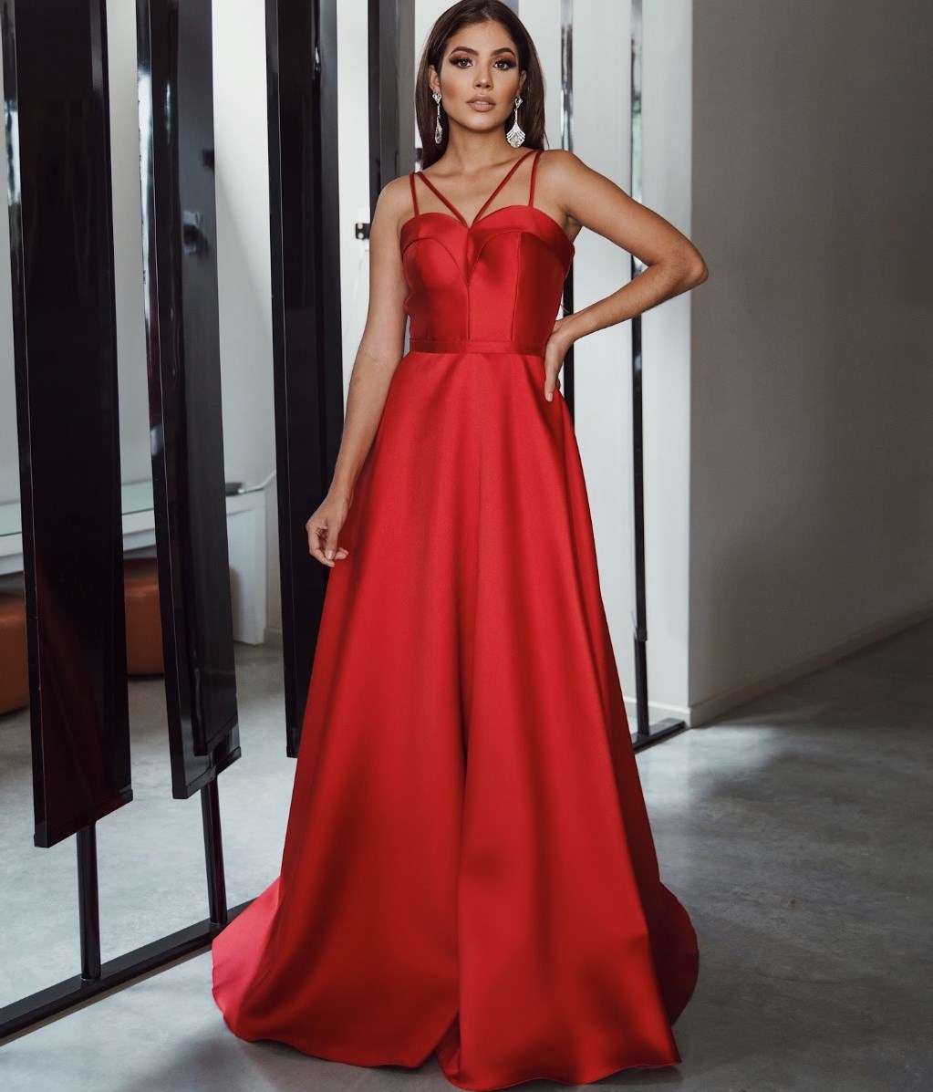 Vestido liso hot sale longo festa