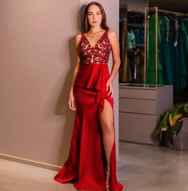 VESTIDO SEREIA VERMELHO BLUSA BORDADA E FENDA