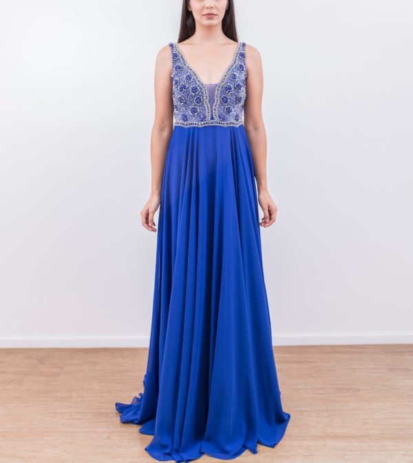 VESTIDO LONGO AZUL ROYAL SAIA FLUIDA E BLUSA DECOTE V EM TULE TODO BORDADO.