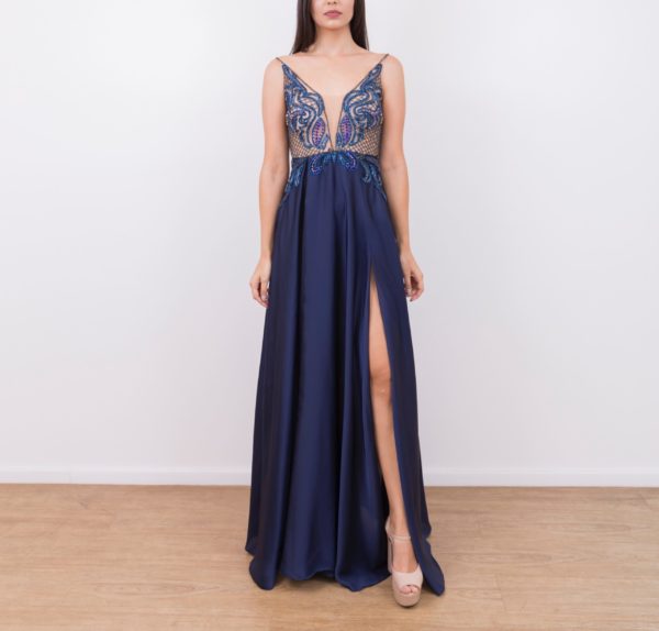 VESTIDO LONGO AZUL MARINHO SAIA FLUIDA EM SEDA E BLUSA EM TULE COM BORDADOS EM PEDRARIAS.