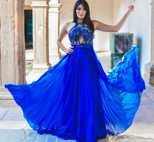 VESTIDO LONGO AZUL ROYAL SAIA FLUIDA E BLUSA TRANSPASSADA EM TULE BORDADO