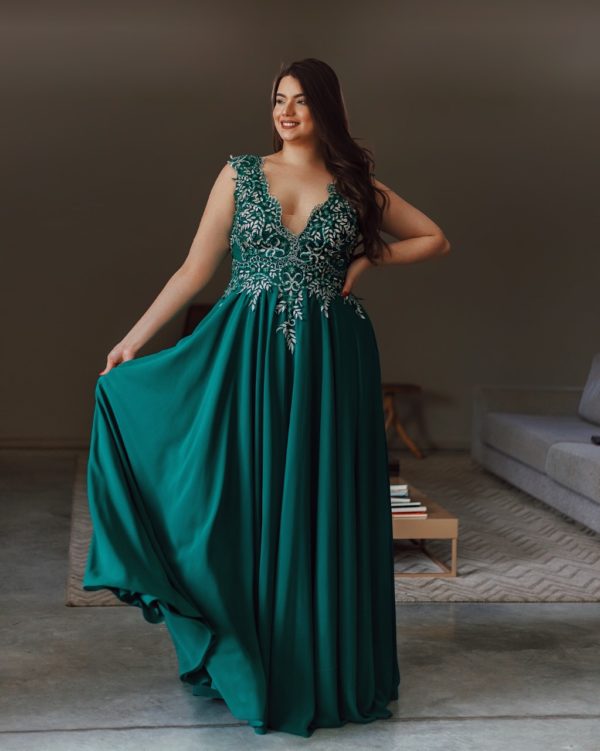 VESTIDO VERDE PLUS SIZE FLUIDO COM RENDA APLICADA FORMATURA E MAE DE NOIVO