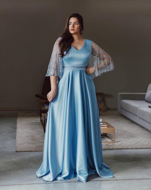 VESTIDO PLUS SIZE AZUL CLARO-SERENITY MANGA FLAIRE BORDADA MAE DE NOIVA E MADRINHA