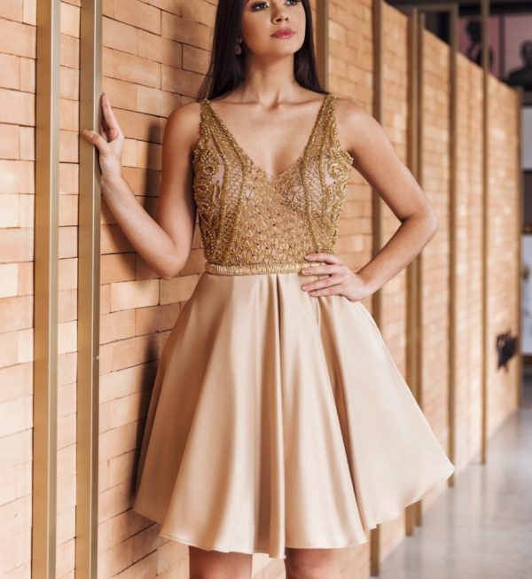 VESTIDO CURTO DOURADO SAIA ESTRUTURADA BLUSA BORDADA DEBUTANTES FORMANDAS