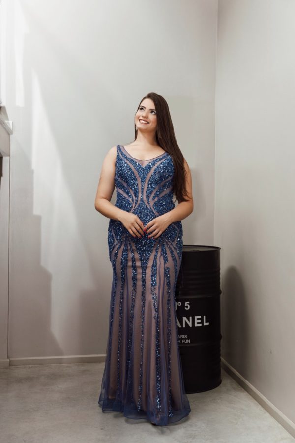 VESTIDO SEREIA AZUL ROYAL TODO BORDADO EM PEDRARIAS PLUS SIZE FORMANDAS MADRINHAS