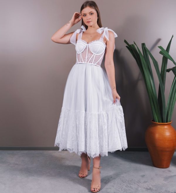 VESTIDO MIDI BRANCO MIX RENDA FRANCESA E TULE. BLUSA EM CORPETE DE RENDA COM DETALHE EM LAÇO DE TULE NO OMBRO NOIVADO CASAMENTO CIVIL