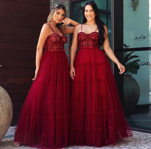 VESTIDO LONGO MARSALA COM SAIA EM TULE BABADOS E CORPETE EM TULE BORDADO EM PEDRARIAS MADRINHAS E CONVIDADAS