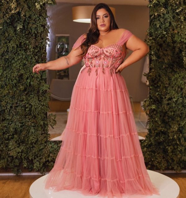 VESTIDO LONGO TULE ROSA PLUSSIZE BORDADO