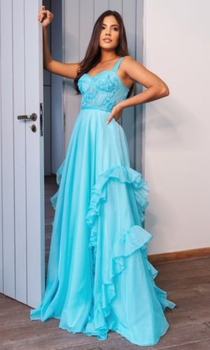 Azul royal: 30 ideias de looks com a cor do momento  Vestido de formatura  azul, Vestido azul royal longo, Vestidos longos azuis