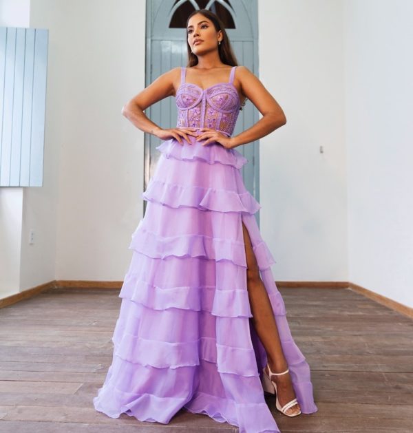 VESTIDO LONGO LAVANDA CORPETE BORDADO SAIA BABADOS