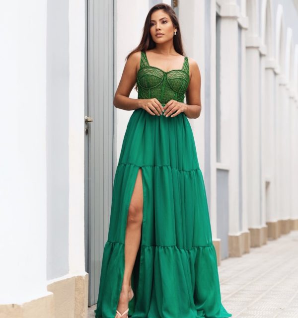 VESTIDO VERDE FORMANDA CORPETE BORDADO COM FENDA