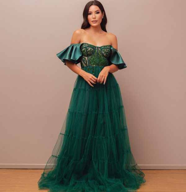 VESTIDO LONGO VERDE ESMERALDA COM SAIA EM TULE CAMADAS E CORPETE BORDADO EM PEDRARIAS